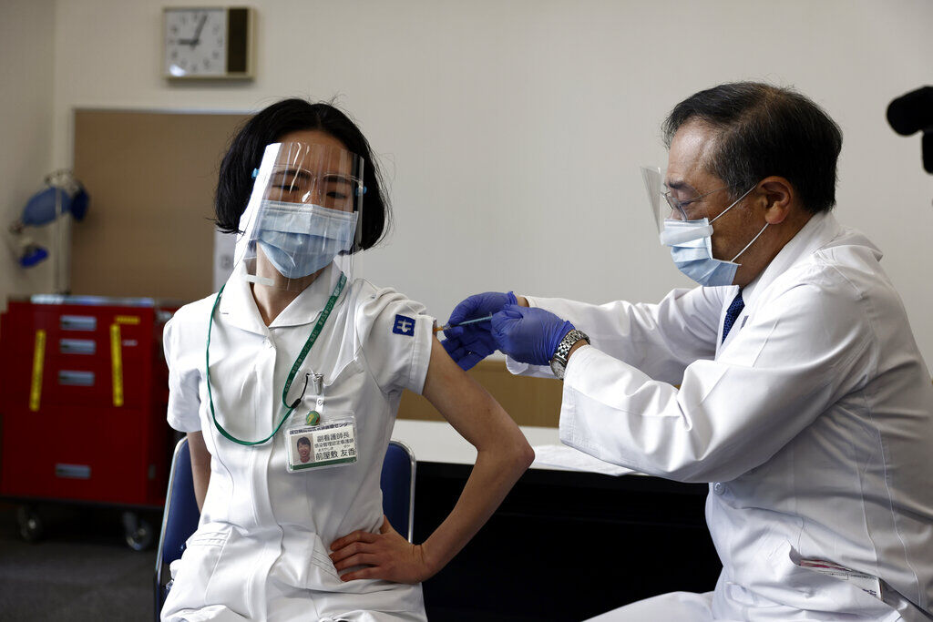APTOPIX Virus Outbreak Japan Vaccine
